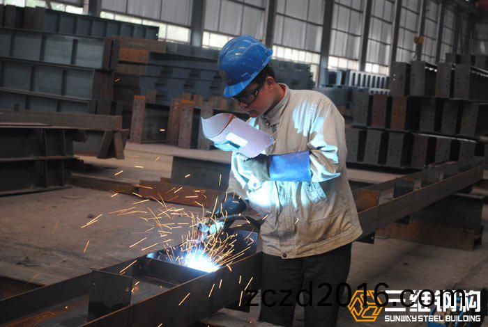 鋼結(jie)構(gou)加(jia)工(gong)質量控(kong)製(zhi)的幾(ji)箇(ge)方(fang)麵(mian)論(lun)述(shu)