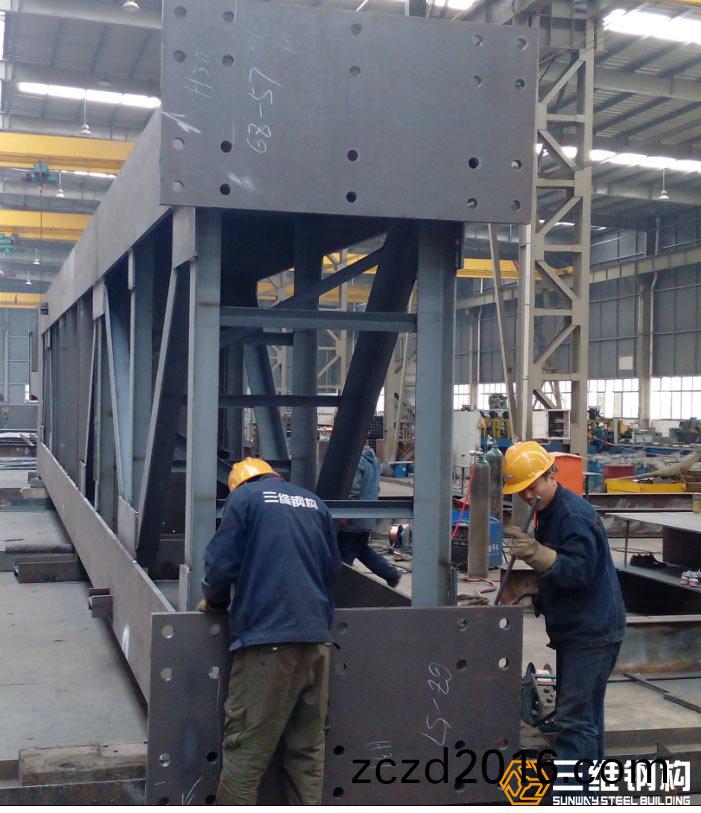 鋼(gang)結(jie)構(gou)加工製(zhi)孔(kong)