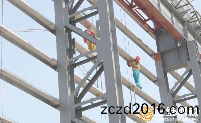 鋼結(jie)構(gou)廠房厚(hou)塗型(xing)防火(huo)塗料(liao)施工(gong)