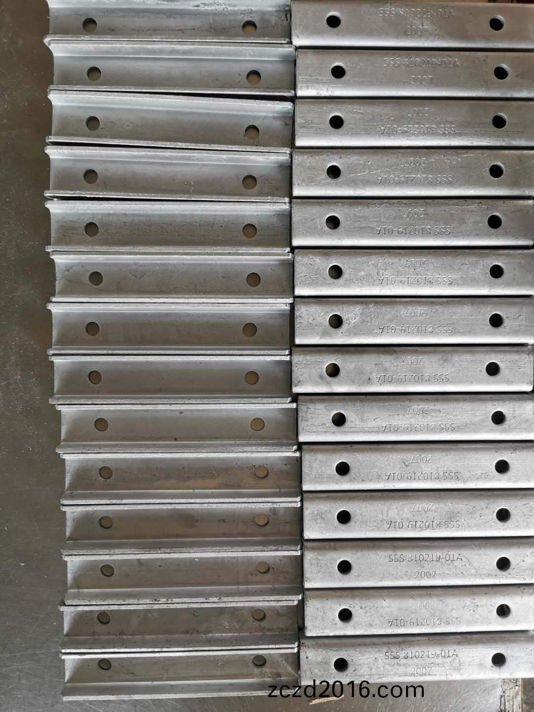 光(guang)伏跟蹤(zong)支(zhi)架非(fei)標(biao)構件(jian)定製(zhi)